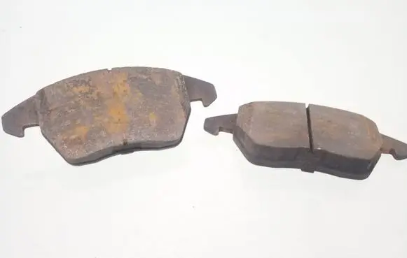 Volkswagen PASSAT B6 Brake pads (front) 