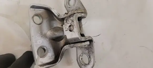 KIA Sorento Rear door upper hinge