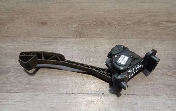 Volvo V70 Accelerator throttle pedal 30636004 6PV00853701