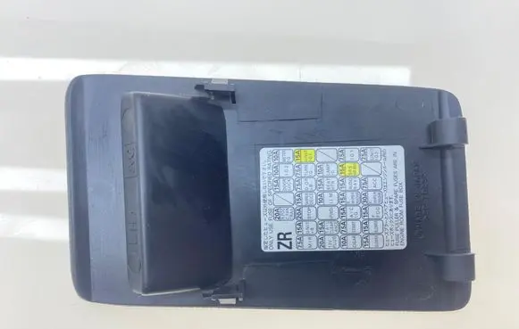 Subaru Impreza III Fuse box cover 66135SC020JC 66135AG050JC 66135FG020JC