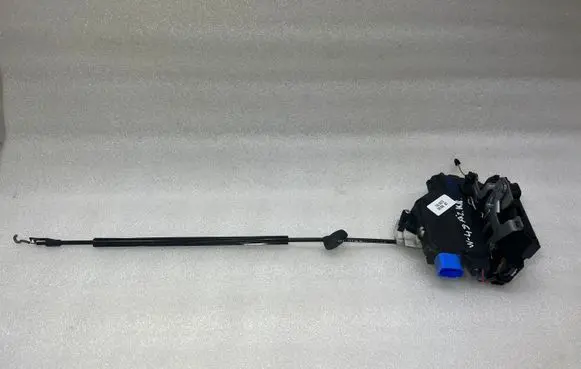 Volkswagen Golf VI Rear door lock 7L0839015D