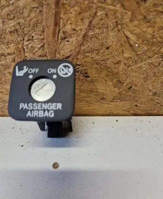 Toyota Avensis T270 Passenger airbag on/off switch 6906505010