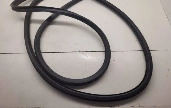 Lexus GS 300 350 430 450H Front door rubber seal