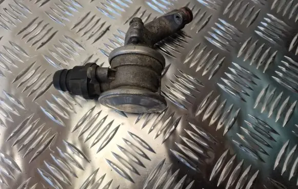Volkswagen Sharan EGR valve 021131101A