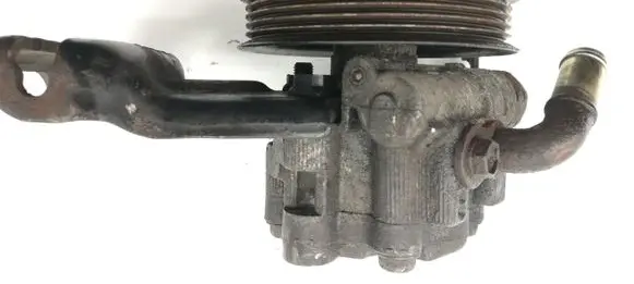 Toyota Avensis T250 Power steering pump 52020