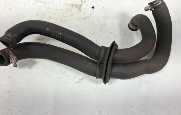Volkswagen PASSAT B5 Engine coolant pipe/hose 3D0819373N