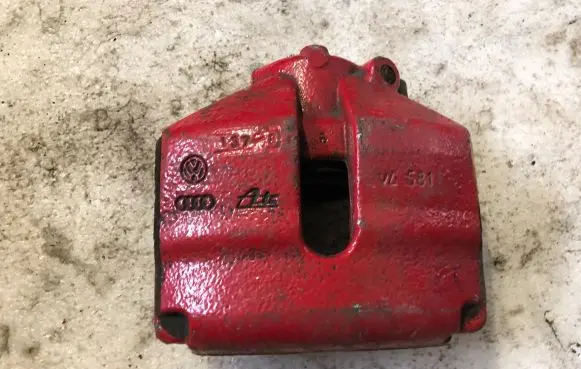 Volkswagen Golf VI Front brake caliper