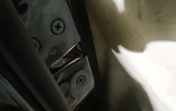 Mazda 5 Front door lock