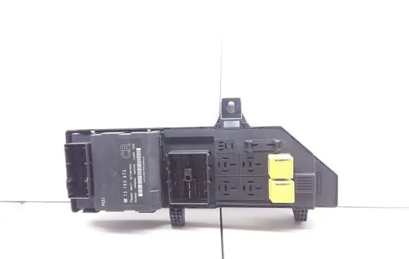 Opel Vectra C Relay mounting block 24443147 13165970