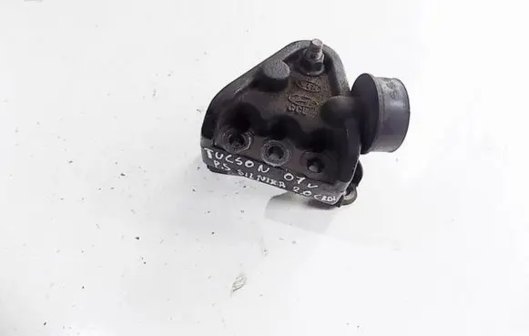 Hyundai Tucson JM Engine mount bracket