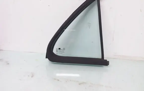 KIA Sorento Rear vent window glass 