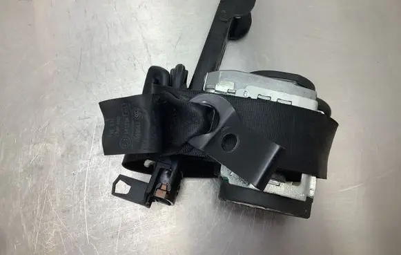 Audi A3 S3 8P Front seatbelt 604183300
