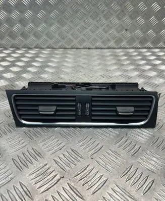 Audi A5 Sportback 8TA Dash center air vent grill 8T1820951E