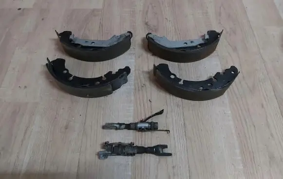 Toyota Yaris Handbrake/parking brake pads 