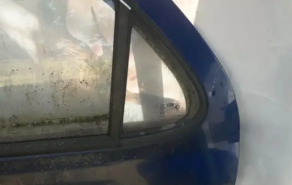 Hyundai Lantra II Rear vent window glass 