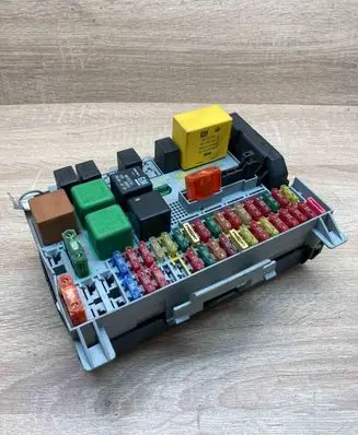 Opel Vectra B Fuse module 09152787