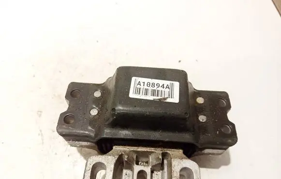 Volkswagen Golf V Engine mount bracket 1k0199555