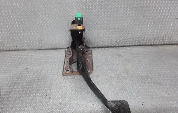 Citroen C-Crosser Brake pedal