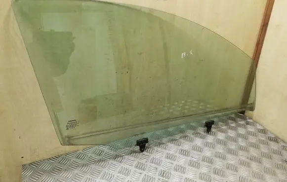 Nissan Qashqai Front door window glass four-door