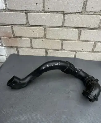 Air intake hose/pipe