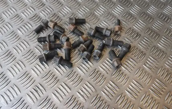 Volkswagen Golf IV Nuts/bolts 