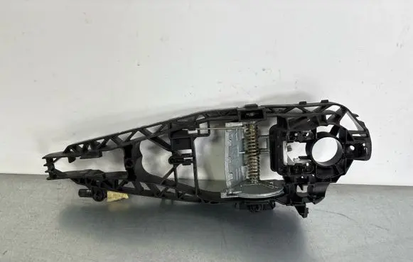 BMW 2 F46 Rear door exterior handle/bracket 7401209