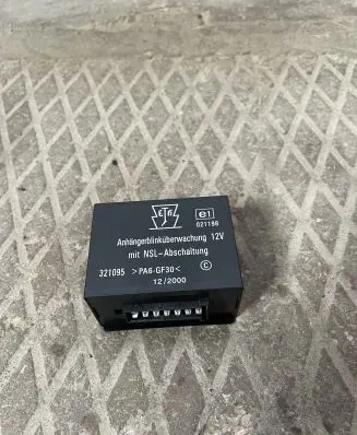 Audi A6 S6 C5 4B Airbag deployment crash/impact sensor 321095 021198