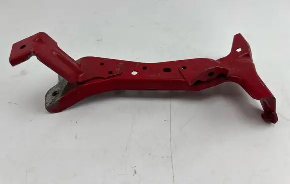Audi A3 S3 8V Fender mounting bracket 8V0821135