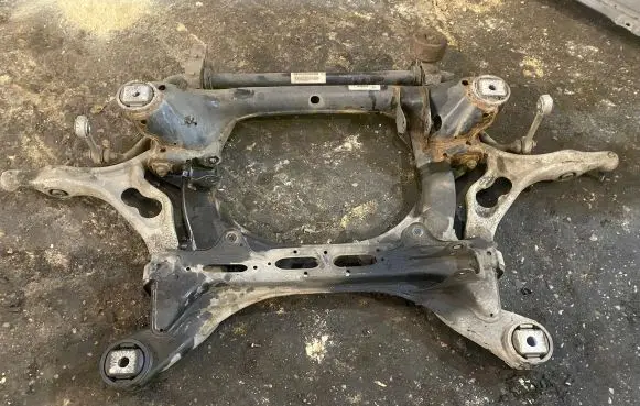 Volkswagen Touareg II Front subframe 7P0400025 BD038932 1064137