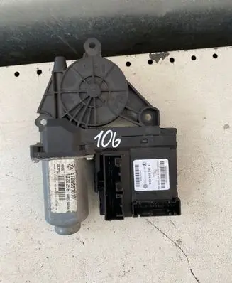 Volkswagen Golf V Front door window regulator motor 1K0959793J 05075710 10190307030903