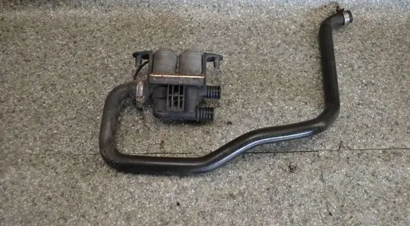 BMW X5 E53 Coolant heater control valve 64128374995 1147412137