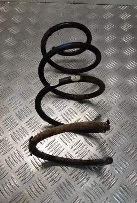 Toyota Avensis T250 Front coil spring