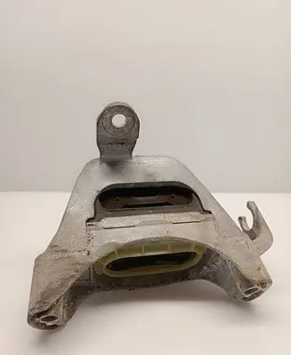 Chevrolet Orlando Engine mount bracket 13284424