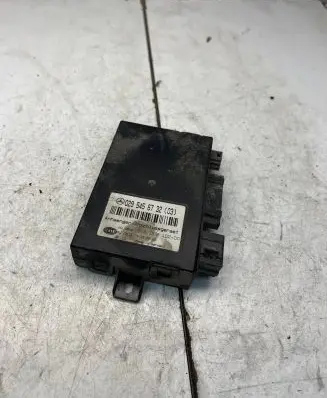 Mercedes-Benz C W203 Tow bar relay 0295456732 5DS00810200