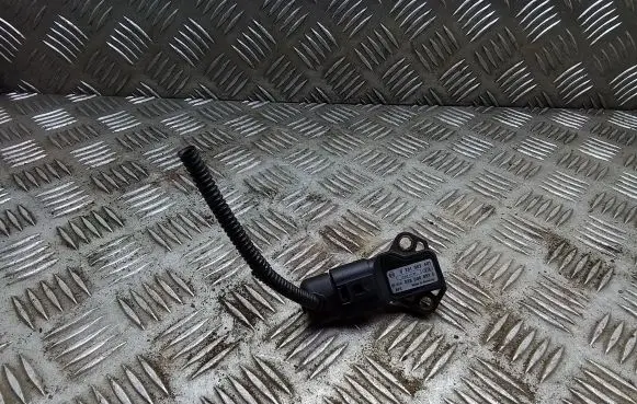 Volkswagen Touran I Air pressure sensor 0281002401 038906051C