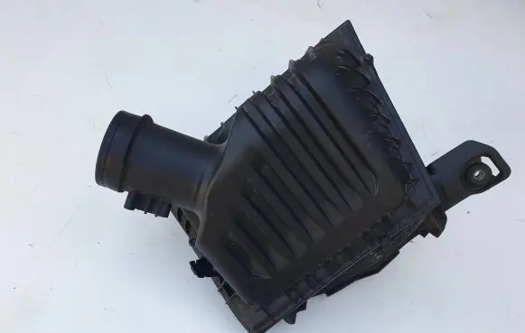 BMW 2 F45 Air filter box 8513916 10543510