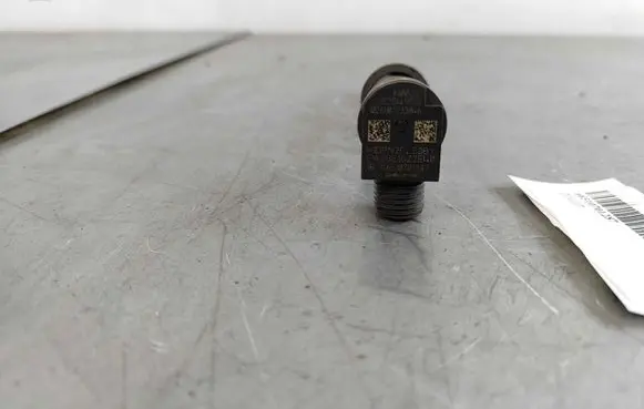 Mercedes-Benz C W204 Fuel injector a6510701287