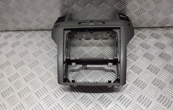Opel Zafira B Radio/GPS head unit trim 13162544