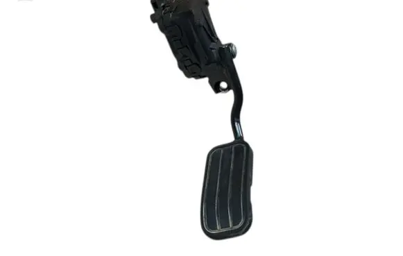 Accelerator throttle pedal