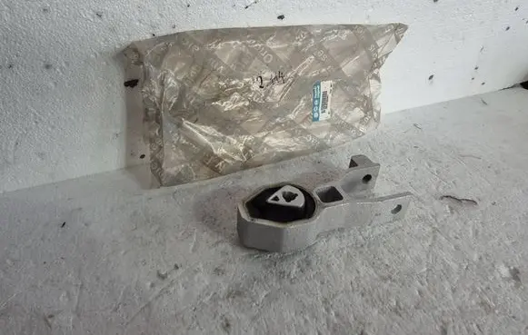 Fiat Grande Punto Engine mounting bracket 55700441