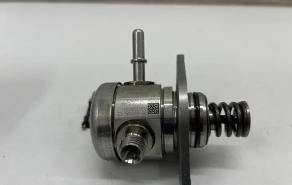 Nissan X-Trail T33 Fuel injection high pressure pump 166306RC1A