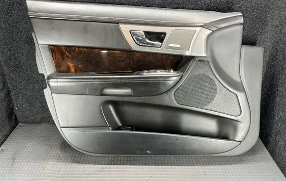 Jaguar XF X250 Front door card panel trim 8X235423713E