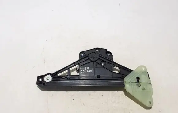 Rear window lifting mechanism without motor