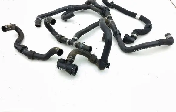 Engine coolant pipe/hose