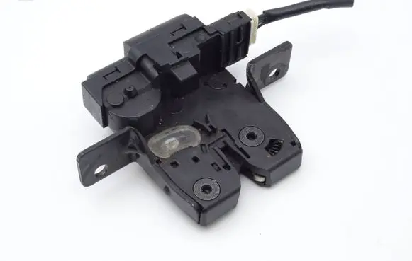 Renault Clio III Tailgate/trunk/boot lock/catch/latch 8200947699