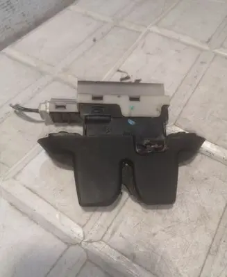 Tailgate/trunk/boot lock/catch/latch