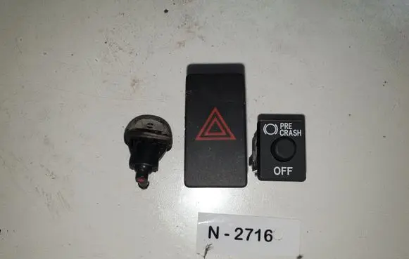 Toyota Avensis T270 Hazard light switch
