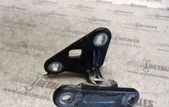 Mercedes-Benz E W211 Front door upper hinge