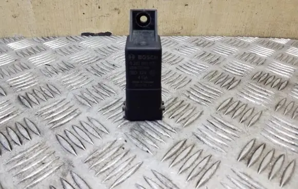 Nissan X-Trail T32 Glow plug pre-heat relay 0281003070 110673774R
