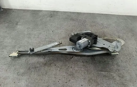Renault Megane III Front door window regulator with motor 